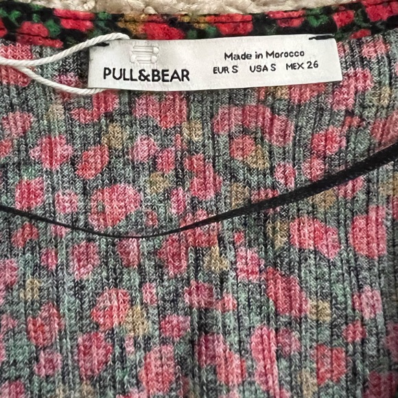 Pull&Bear rose printed top size small - Picture 2 of 2